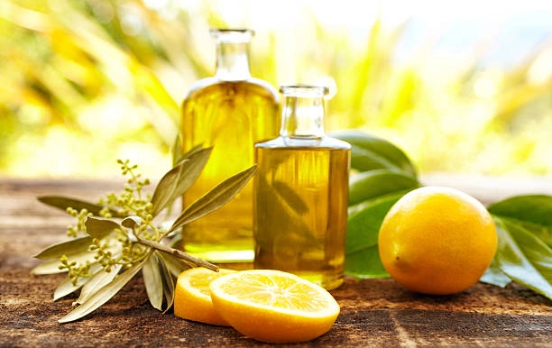 فوائد زيت الليمون للبشرة