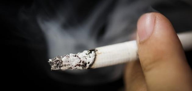 آثار التدخين على المرأة صحياً وجمالياً