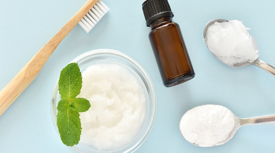 طرق تبييض الأسنان في المنزل