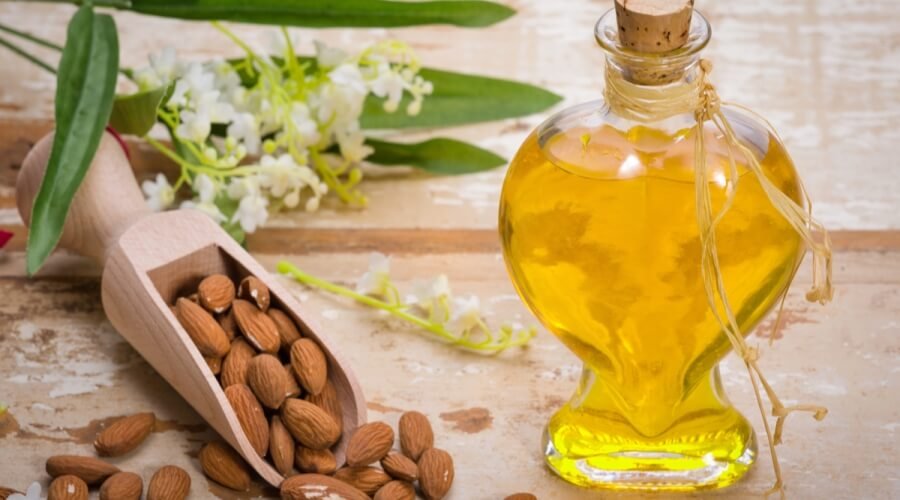فوائد زيت اللوز الحلو للبشرة