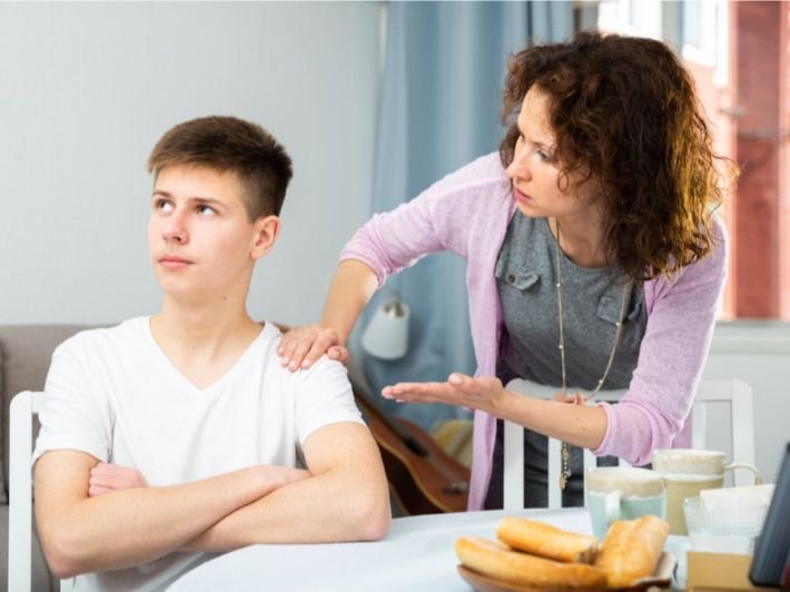 أسباب السرقة عند المراهقين